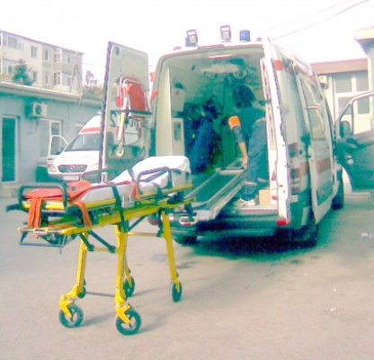 Ambulanţă tamponată în drum spre spital